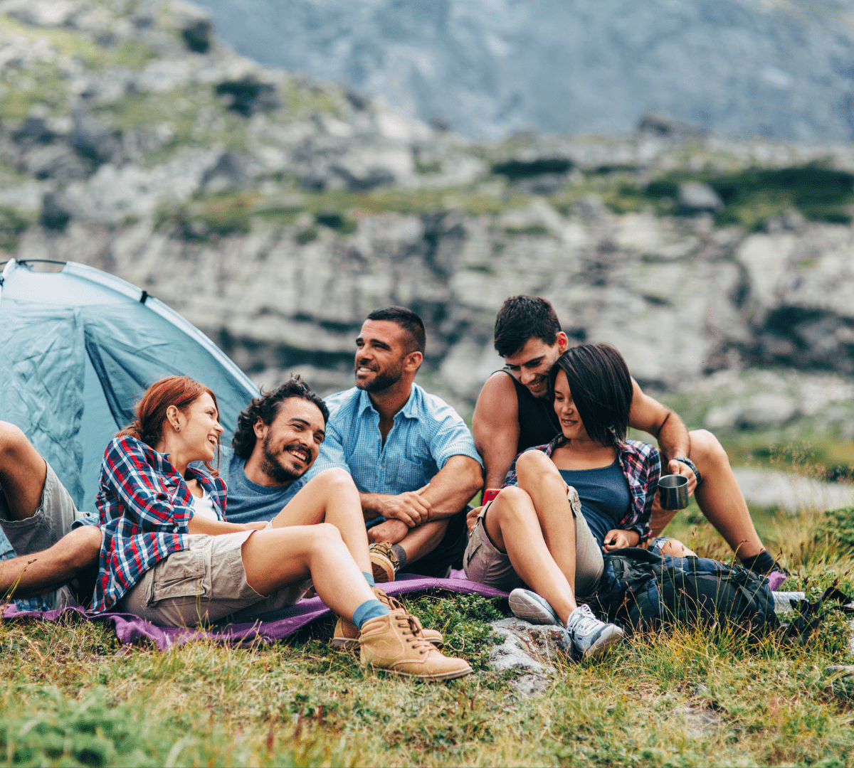 Vacance de camping entre amis en Europe