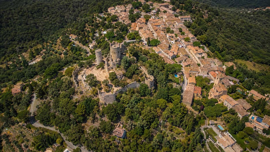 Visiter Grimaud en vacances