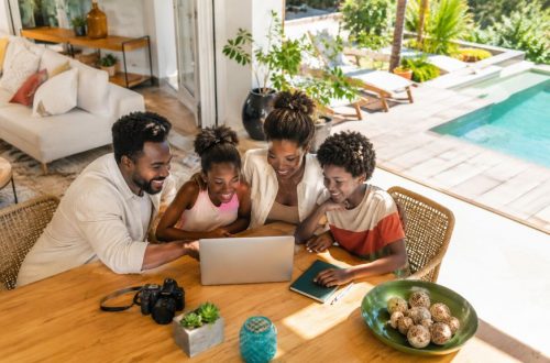 Louer son logement aux vacanciers : soigner l’annonce avant de baisser le prix